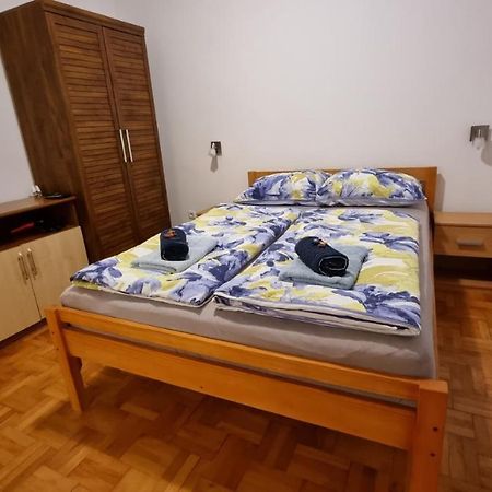 Guest House Jasmin โรวีน ภายนอก รูปภาพ