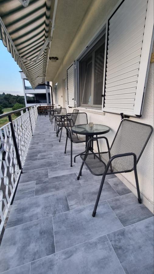 Guest House Jasmin โรวีน ภายนอก รูปภาพ