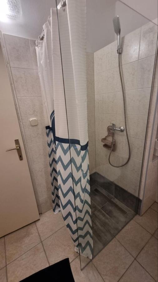 Guest House Jasmin โรวีน ภายนอก รูปภาพ