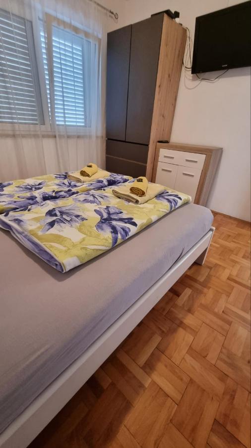 Guest House Jasmin โรวีน ภายนอก รูปภาพ