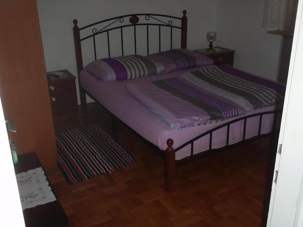 Guest House Jasmin โรวีน ภายนอก รูปภาพ