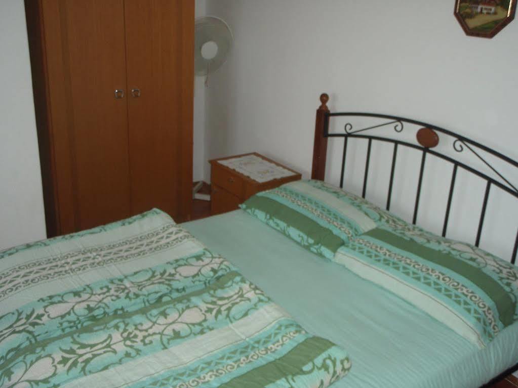 Guest House Jasmin โรวีน ภายนอก รูปภาพ
