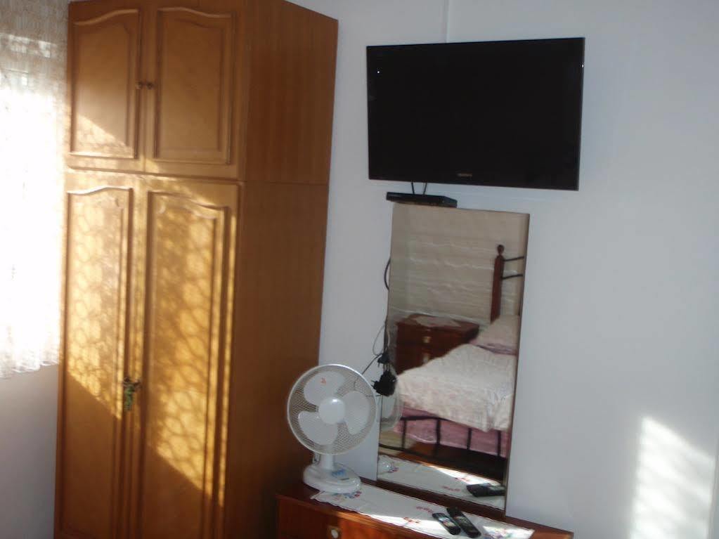 Guest House Jasmin โรวีน ภายนอก รูปภาพ